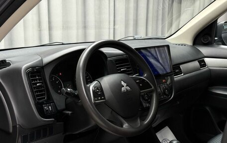 Mitsubishi Outlander III рестайлинг 3, 2013 год, 1 649 000 рублей, 9 фотография