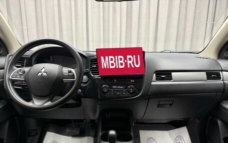Mitsubishi Outlander III рестайлинг 3, 2013 год, 1 649 000 рублей, 13 фотография