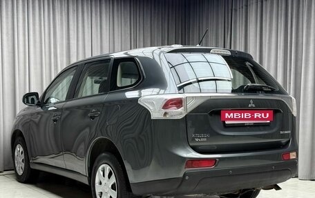 Mitsubishi Outlander III рестайлинг 3, 2013 год, 1 649 000 рублей, 4 фотография
