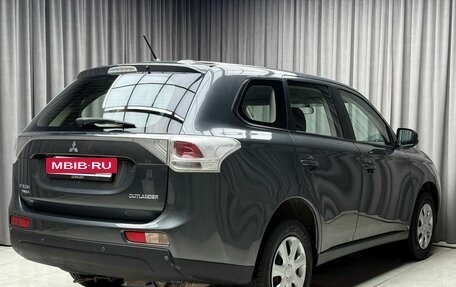 Mitsubishi Outlander III рестайлинг 3, 2013 год, 1 649 000 рублей, 6 фотография