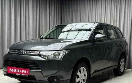Mitsubishi Outlander III рестайлинг 3, 2013 год, 1 649 000 рублей, 3 фотография