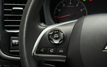 Mitsubishi Outlander III рестайлинг 3, 2013 год, 1 649 000 рублей, 21 фотография