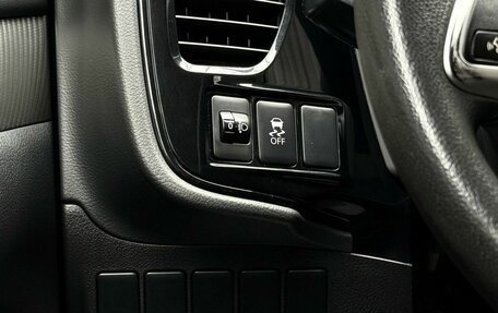 Mitsubishi Outlander III рестайлинг 3, 2013 год, 1 649 000 рублей, 23 фотография