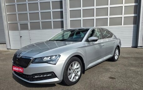 Skoda Superb III рестайлинг, 2023 год, 2 650 000 рублей, 1 фотография