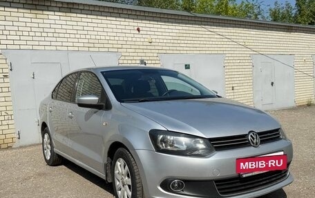 Volkswagen Polo VI (EU Market), 2011 год, 580 000 рублей, 2 фотография