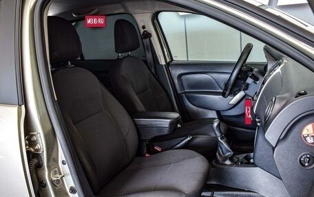 Renault Logan II, 2018 год, 900 000 рублей, 11 фотография