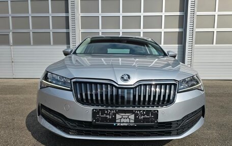 Skoda Superb III рестайлинг, 2023 год, 2 650 000 рублей, 2 фотография