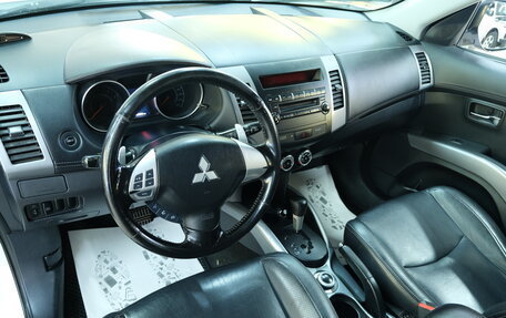 Mitsubishi Outlander III рестайлинг 3, 2010 год, 1 249 000 рублей, 12 фотография