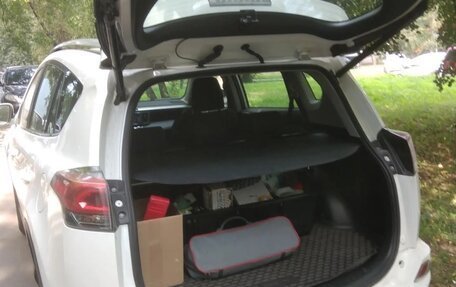 Toyota RAV4, 2017 год, 3 990 000 рублей, 4 фотография