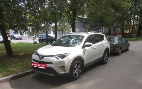 Toyota RAV4, 2017 год, 3 990 000 рублей, 3 фотография