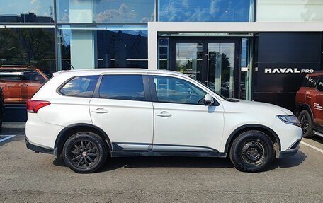Mitsubishi Outlander III рестайлинг 3, 2016 год, 1 499 000 рублей, 2 фотография