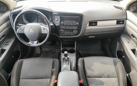 Mitsubishi Outlander III рестайлинг 3, 2016 год, 1 499 000 рублей, 11 фотография