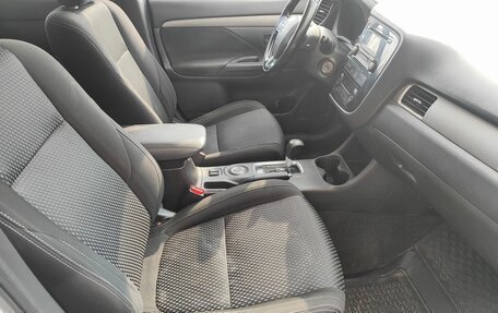 Mitsubishi Outlander III рестайлинг 3, 2016 год, 1 499 000 рублей, 10 фотография