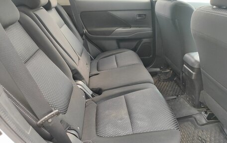 Mitsubishi Outlander III рестайлинг 3, 2016 год, 1 499 000 рублей, 12 фотография