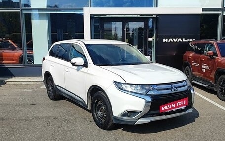 Mitsubishi Outlander III рестайлинг 3, 2016 год, 1 499 000 рублей, 6 фотография