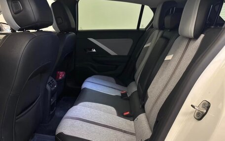 Opel Astra, 2023 год, 1 850 000 рублей, 10 фотография