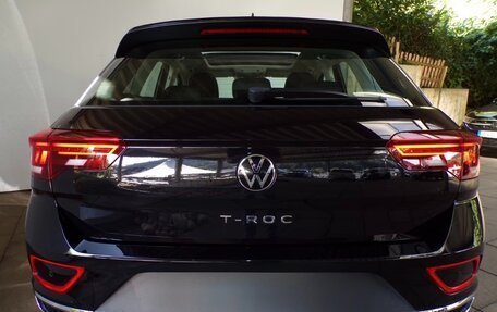 Volkswagen T-Roc I, 2022 год, 2 720 000 рублей, 3 фотография