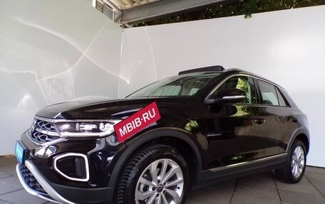 Volkswagen T-Roc I, 2022 год, 2 720 000 рублей, 19 фотография