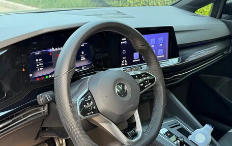 Volkswagen Golf VIII, 2022 год, 2 200 000 рублей, 14 фотография