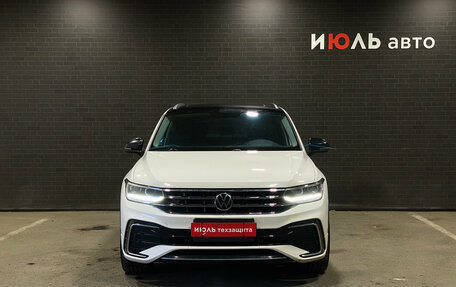 Volkswagen Tiguan II, 2020 год, 3 950 000 рублей, 2 фотография