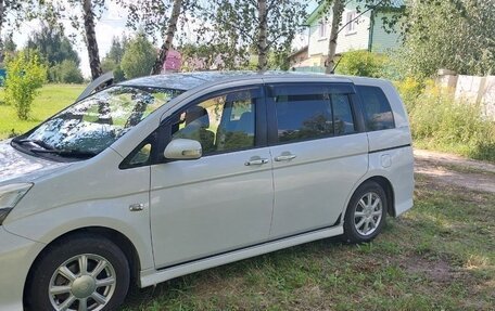 Toyota ISis I, 2011 год, 1 200 000 рублей, 2 фотография