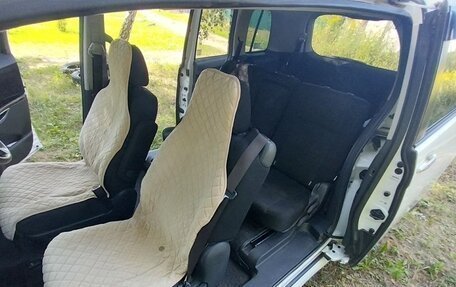 Toyota ISis I, 2011 год, 1 200 000 рублей, 4 фотография
