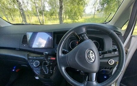 Toyota ISis I, 2011 год, 1 200 000 рублей, 3 фотография