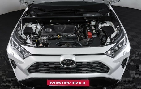 Toyota RAV4, 2021 год, 3 795 000 рублей, 10 фотография