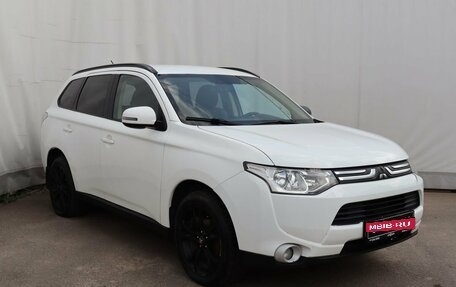 Mitsubishi Outlander III рестайлинг 3, 2012 год, 930 000 рублей, 3 фотография