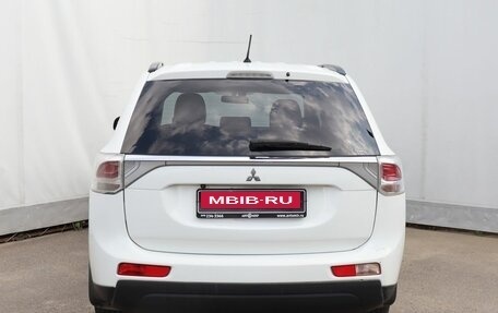 Mitsubishi Outlander III рестайлинг 3, 2012 год, 930 000 рублей, 5 фотография