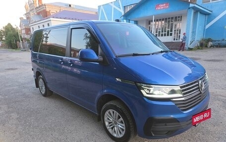 Volkswagen Caravelle T6 рестайлинг, 2021 год, 3 350 000 рублей, 2 фотография
