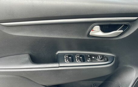 KIA Rio IV, 2018 год, 1 075 000 рублей, 13 фотография