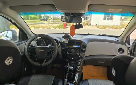Chevrolet Cruze II, 2010 год, 600 000 рублей, 7 фотография