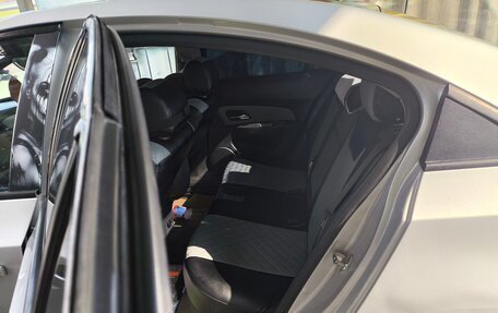 Chevrolet Cruze II, 2010 год, 600 000 рублей, 9 фотография