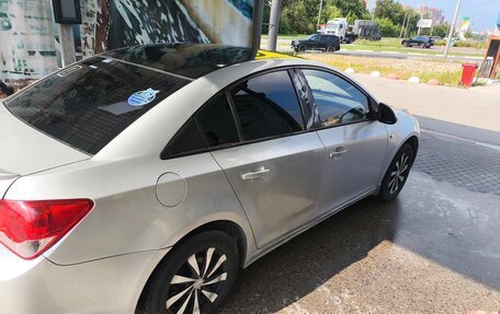 Chevrolet Cruze II, 2010 год, 600 000 рублей, 3 фотография