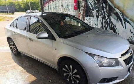 Chevrolet Cruze II, 2010 год, 600 000 рублей, 2 фотография