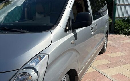 Hyundai H-1 II рестайлинг, 2017 год, 3 210 000 рублей, 3 фотография
