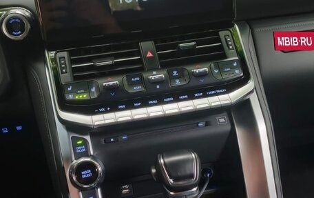 Toyota Land Cruiser, 2024 год, 9 900 000 рублей, 6 фотография