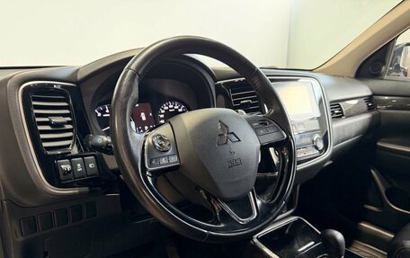 Mitsubishi Outlander III рестайлинг 3, 2018 год, 2 099 900 рублей, 6 фотография
