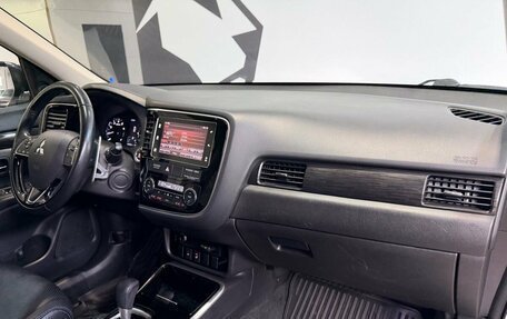 Mitsubishi Outlander III рестайлинг 3, 2018 год, 2 099 900 рублей, 15 фотография