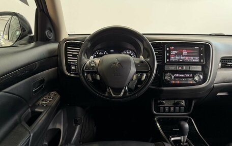 Mitsubishi Outlander III рестайлинг 3, 2018 год, 2 099 900 рублей, 13 фотография