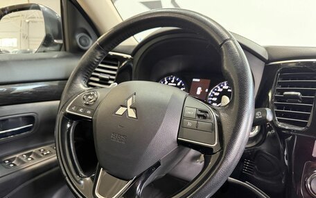 Mitsubishi Outlander III рестайлинг 3, 2018 год, 2 099 900 рублей, 17 фотография