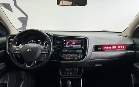 Mitsubishi Outlander III рестайлинг 3, 2018 год, 2 099 900 рублей, 12 фотография