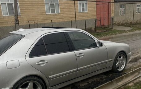 Mercedes-Benz E-Класс, 1999 год, 500 000 рублей, 2 фотография