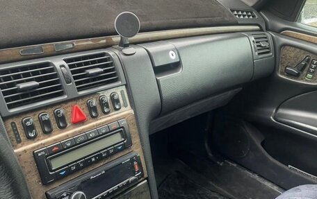 Mercedes-Benz E-Класс, 1999 год, 500 000 рублей, 6 фотография