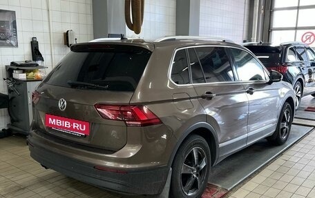 Volkswagen Tiguan II, 2018 год, 2 450 000 рублей, 3 фотография