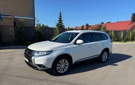 Mitsubishi Outlander III рестайлинг 3, 2016 год, 1 620 000 рублей, 1 фотография