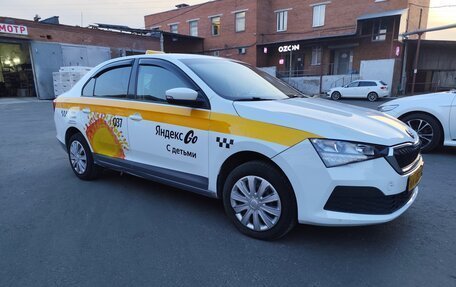 Skoda Rapid II, 2021 год, 800 000 рублей, 3 фотография
