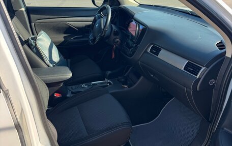 Mitsubishi Outlander III рестайлинг 3, 2016 год, 1 620 000 рублей, 8 фотография