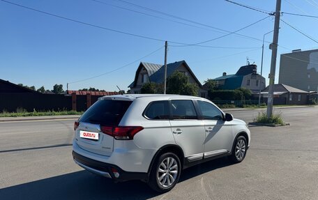 Mitsubishi Outlander III рестайлинг 3, 2016 год, 1 620 000 рублей, 4 фотография